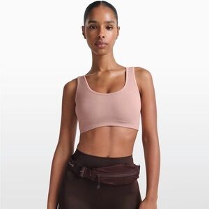 NWT NikeSkims Ribbed Seamless Scoop Bra Himalayan/Ecru Size Small